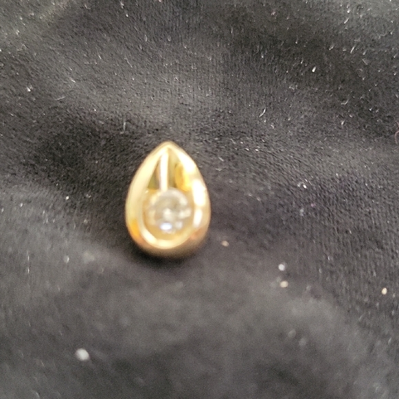 Elegant Gold Teardrop Pendant - Picture 1 of 4